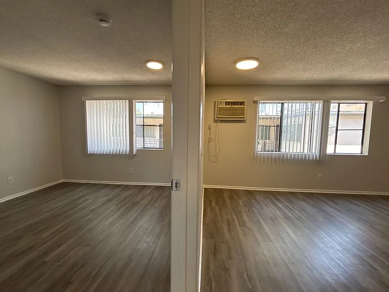 226 South Serrano — Photo 29