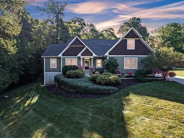 6240 Hiawatha Rd, Whitmore Lake, MI 48189