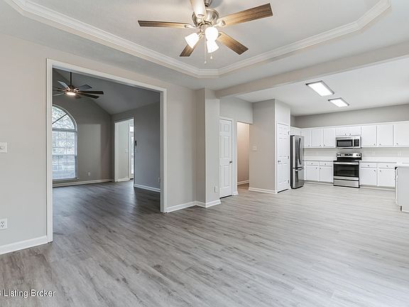 4th image of 566 Hawthorne Ave