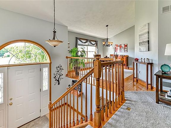 3rd image of 323 Jaclyn Ct