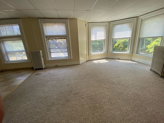 3rd image of 324 Goundry St #4