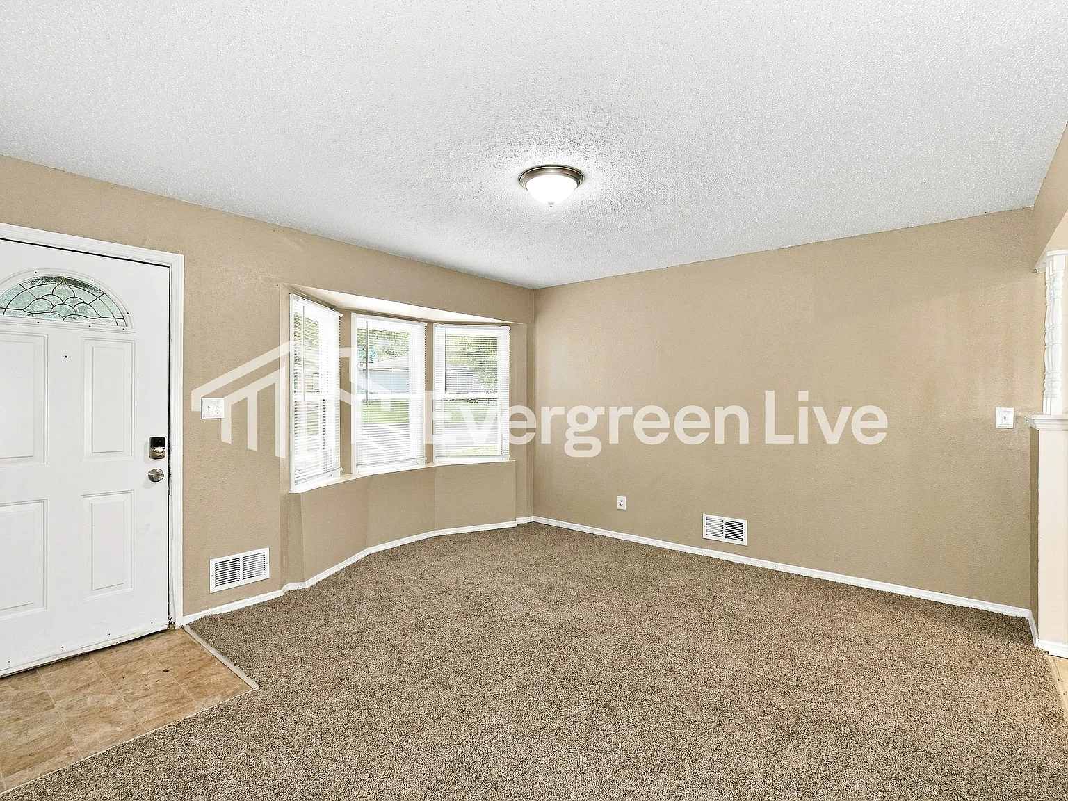 3 bed, 1.0 bath, 876 sqft, $1,245 — Photo 3