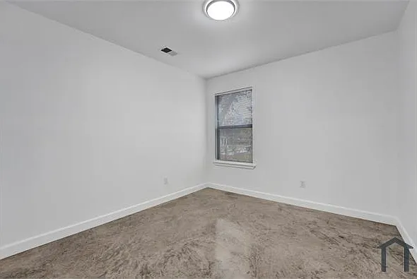 927 Seattle St — Photo 3