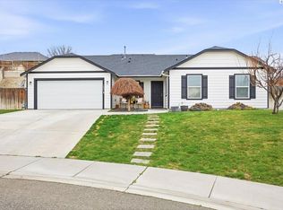 5002 Blue Sage Ln, Pasco, WA 99301