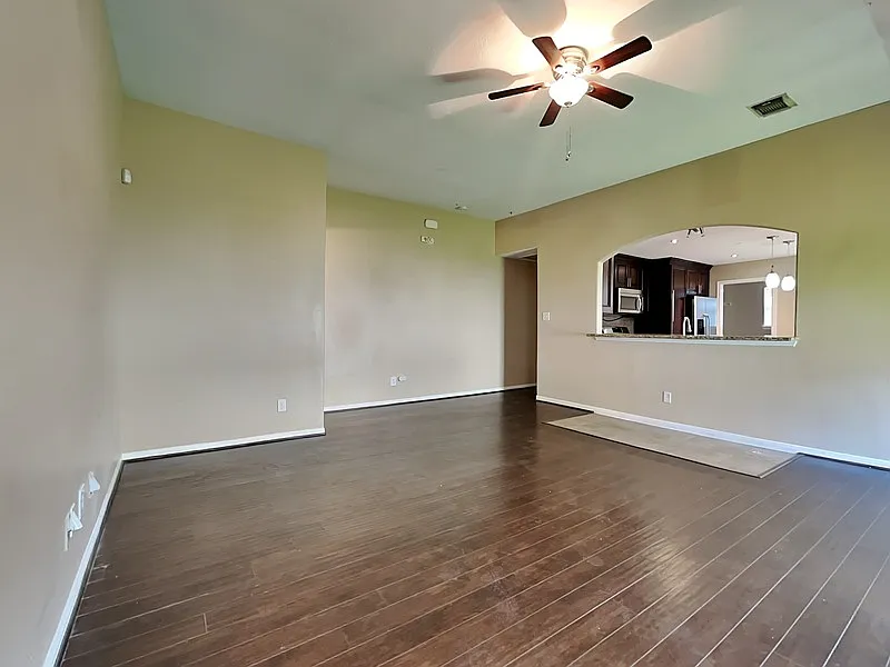3 bed, 2.0 bath, 1495 sqft, $1,850 — Photo 3