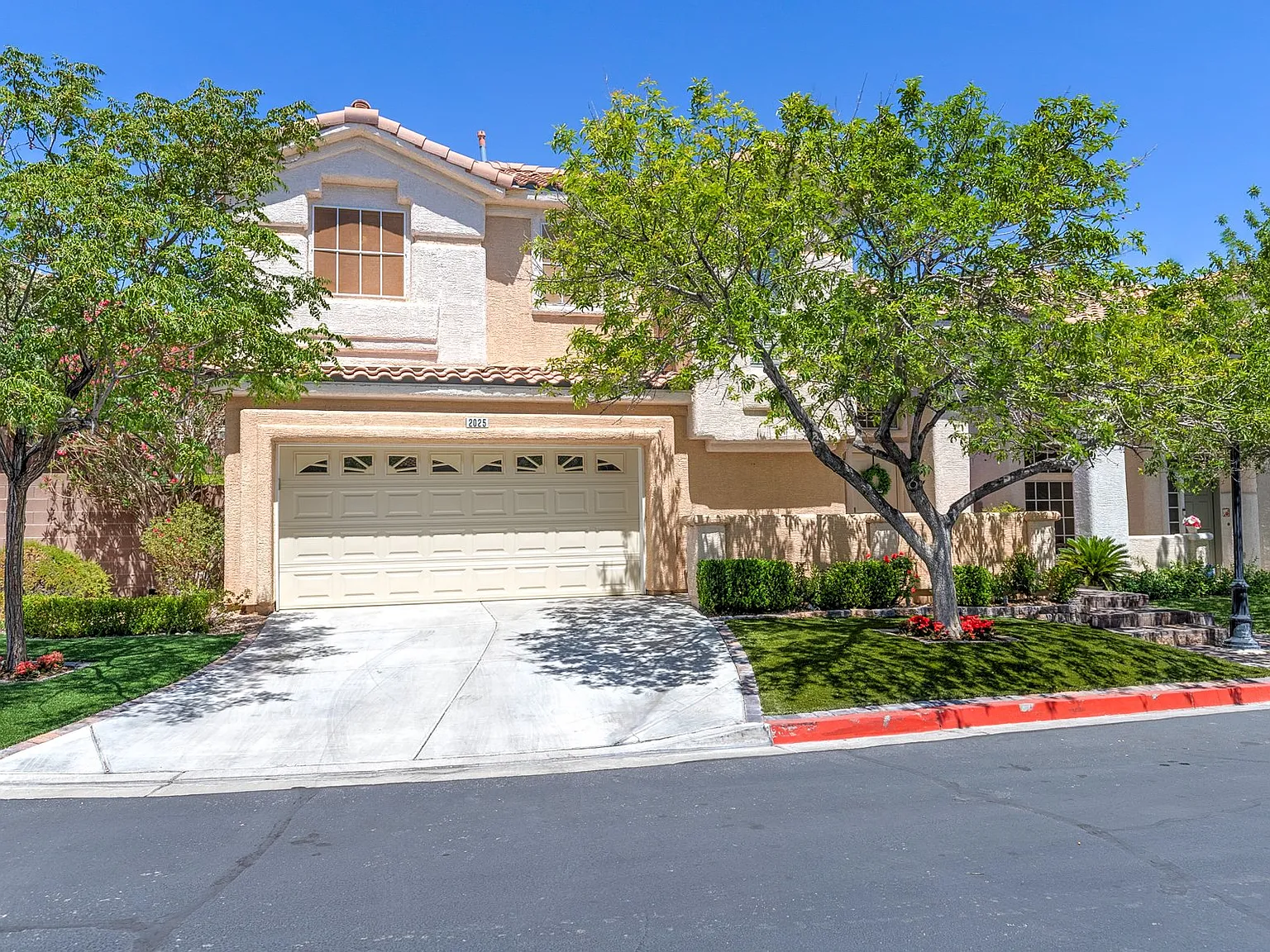 4 bed, 1992 sqft, $3,450 — Photo 2