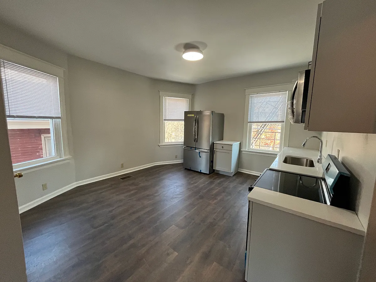 Building Photo - 2560 Ingleside Ave #2