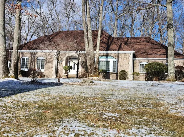 31 Lennon Rd, Lincoln, RI 02865