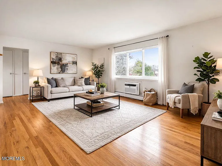 15 Azalea Ct — Photo 2