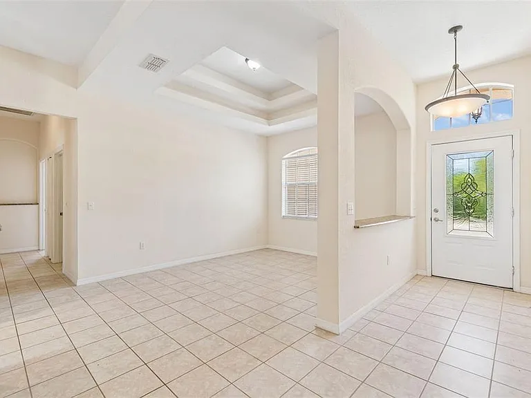 37 Greenpark Blvd — Photo 7