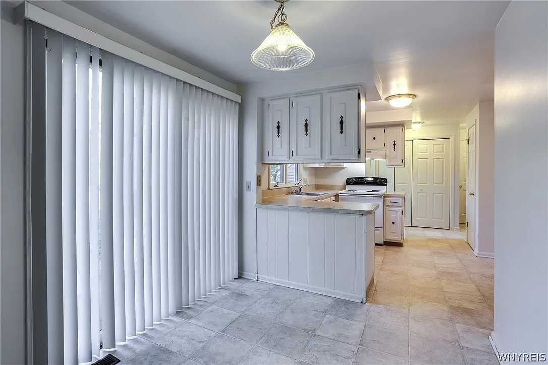 4 bed, 2.5 bath, 2033 sqft, $2,800 — Photo 4