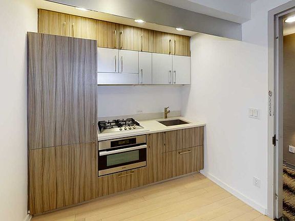 4th image of 250 Bedford Ave #403
