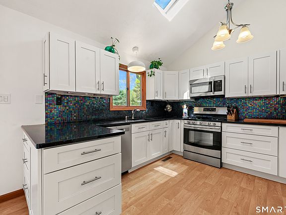 4th image of 419 Birge Park Road