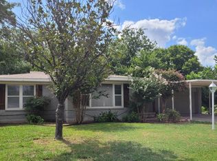 1110 Wade Hampton St, Benbrook, TX 76126