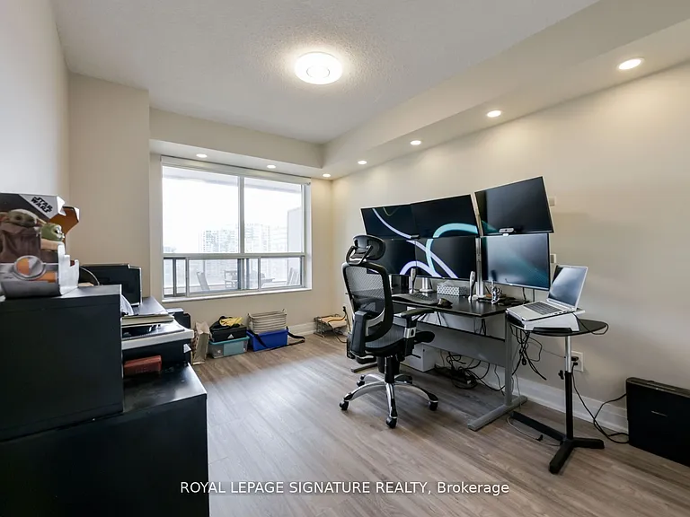 25 Kingsbridge Garden Cir #1126 — Photo 34