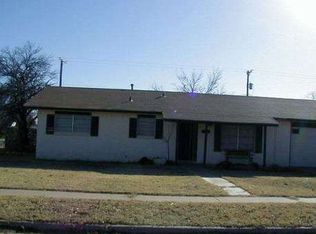 202 Darrell Ave, Levelland, TX 79336