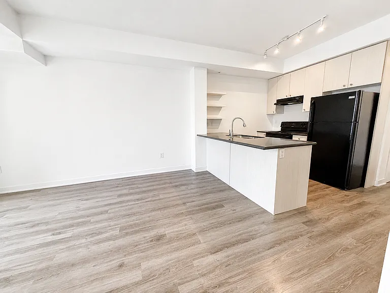 85 Robinson St #906 — Photo 4
