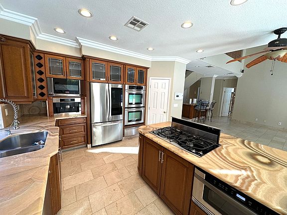 5th image of 3823 Ruskin St