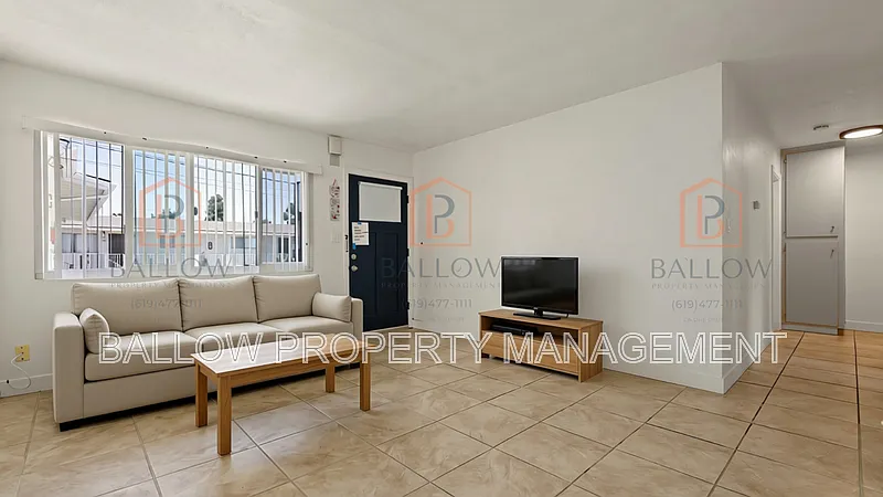 2 bed, 1.0 bath, 740 sqft, $2,025 — Photo 2