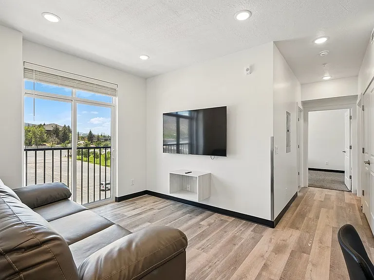 118 N 400 W — Photo 28