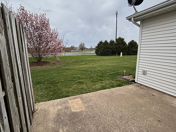 120 Easy St, Washington, IL 61571
