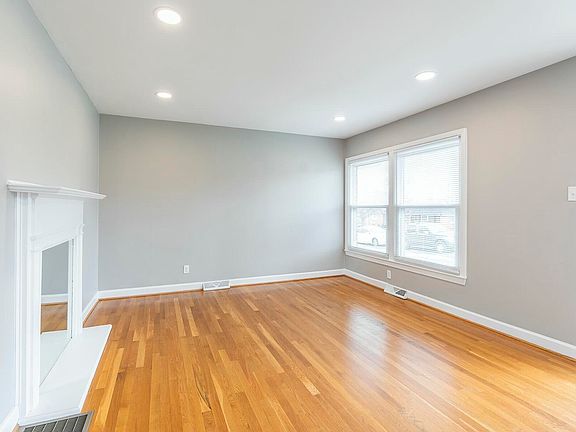 4th image of 350 Hillcrest Dr