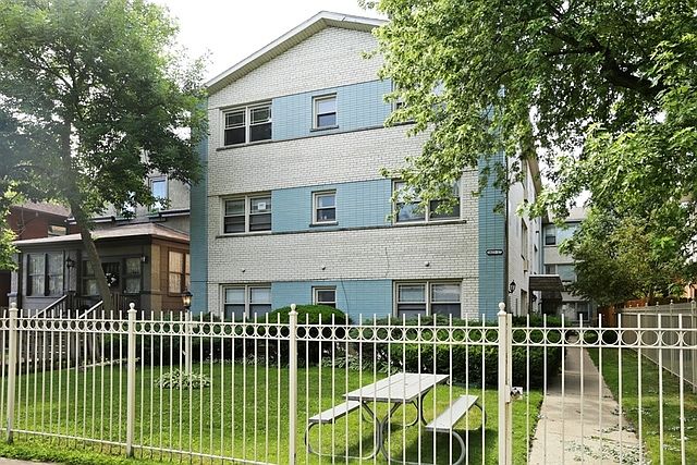 1st image of 1615 W Touhy Ave APT 3N