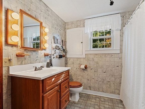 5th image of 91 Brown St