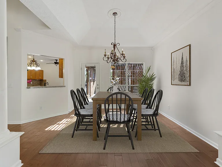 4933 Alexis Dr — Photo 5