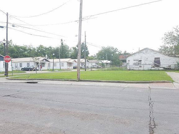 3rd image of 702 S Hopkins St