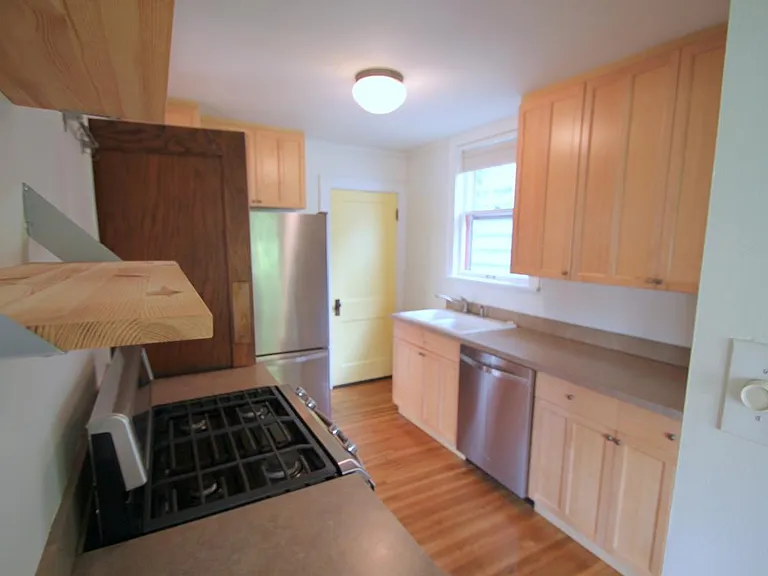 294 Siebert St — Photo 10