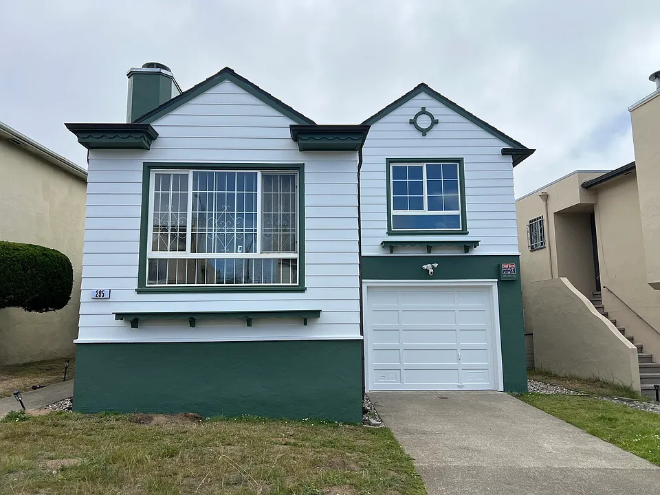 295 Country Club Dr