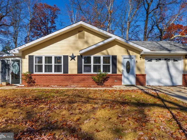 5 Pine Ave, Hammonton, NJ 08037