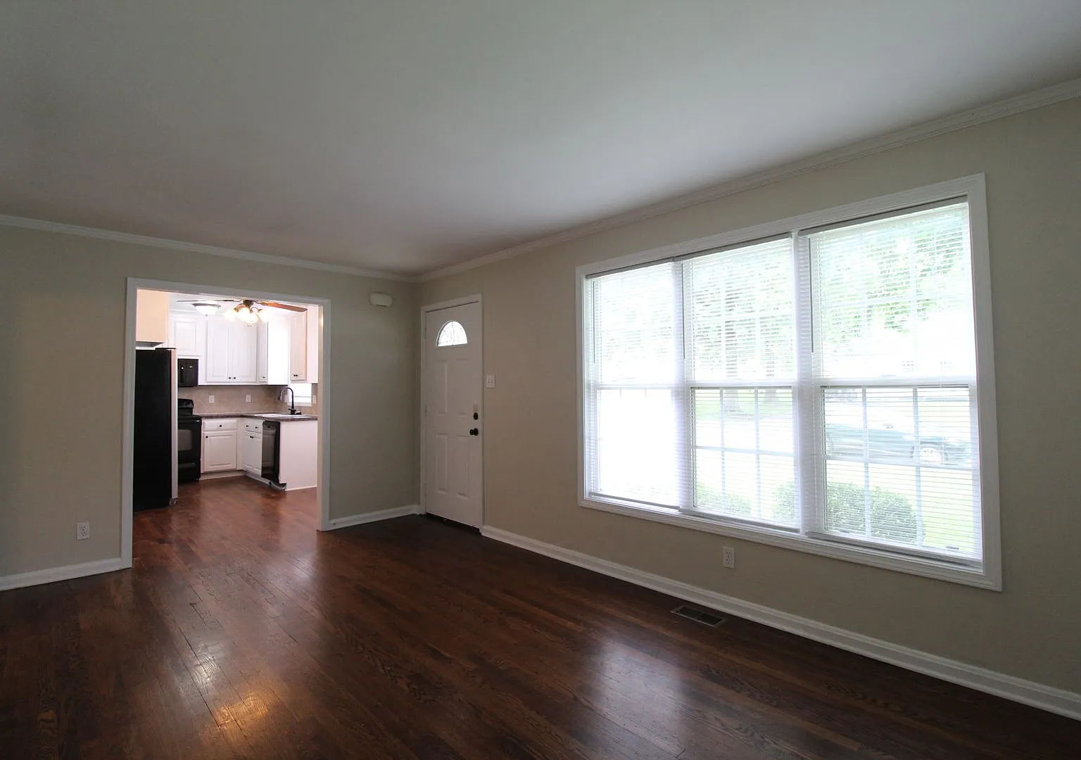 September FREE On This 2 Bedroom 1 Bath Home in Roeland Park — Photo 4