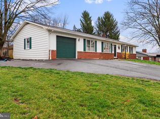 2246 Springfield Dr, Chambersburg, PA 17202