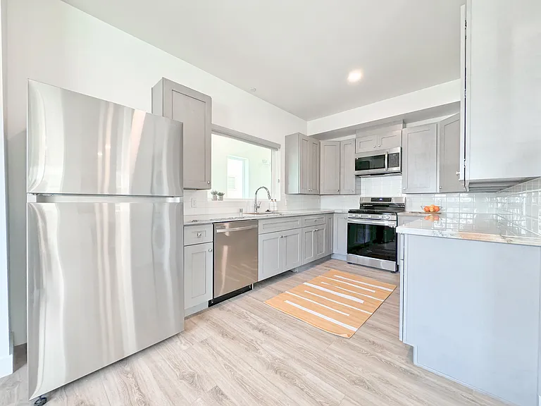 1743 Armacost Ave — Photo 25