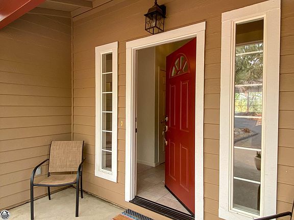 2nd image of 20950 Pineridge Ct