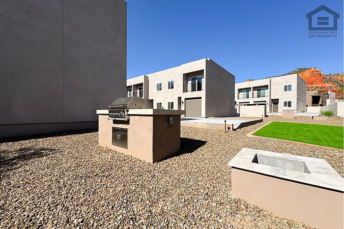 185 Sugarloaf St #1 — Photo 32