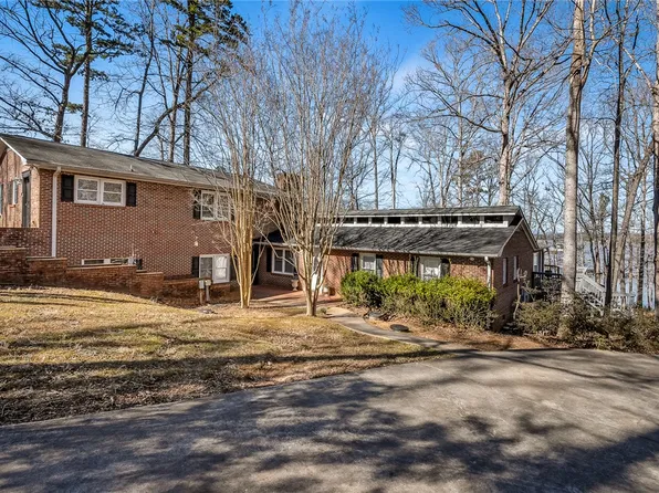 350 Lynch Ln, Seneca, SC 29678