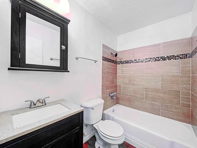2401 Manor Rd #104 — Photo 15