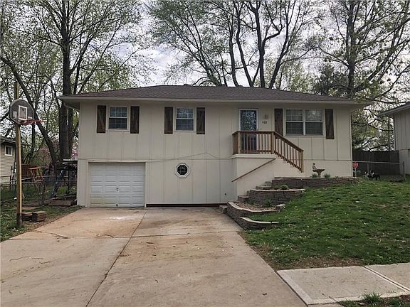 3rd image of 908 NE Wien Ave