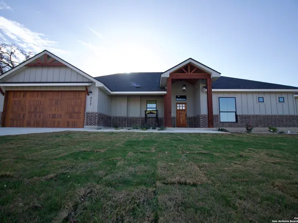217 Ash Parkway, La Vernia, TX 78121