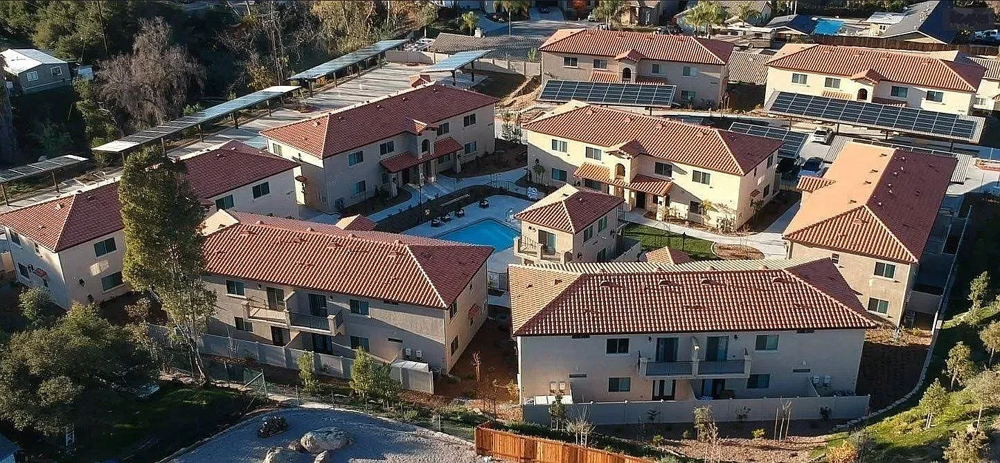 3 bed, 1100 sqft, $3,100 — Photo 1