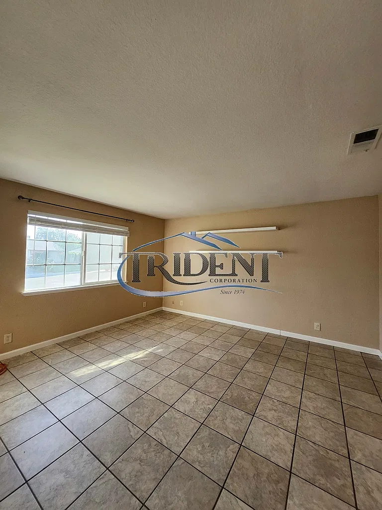 4 bed, 1103 sqft, $2,500 — Photo 4