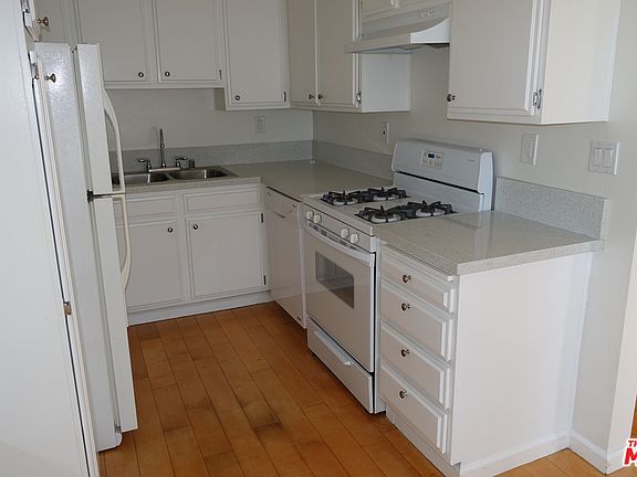 2nd image of 1616 S Bundy Dr APT 2