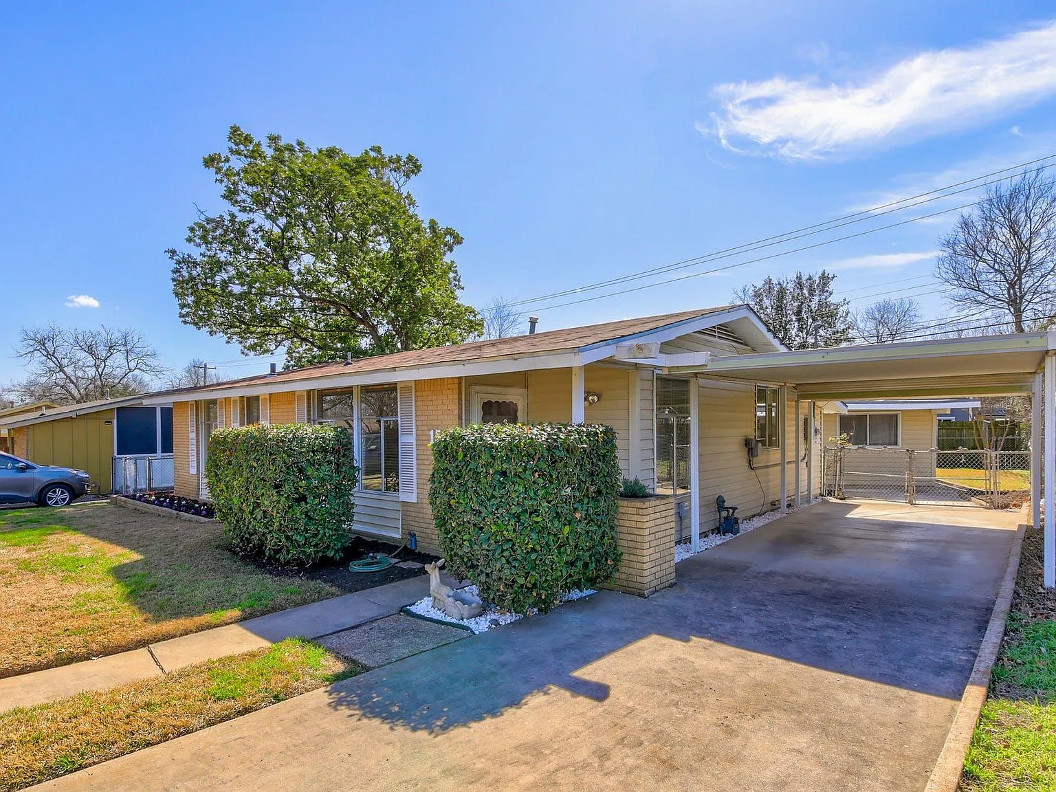2 bed, 1.0 bath, 936 sqft, $2,200 — Photo 2
