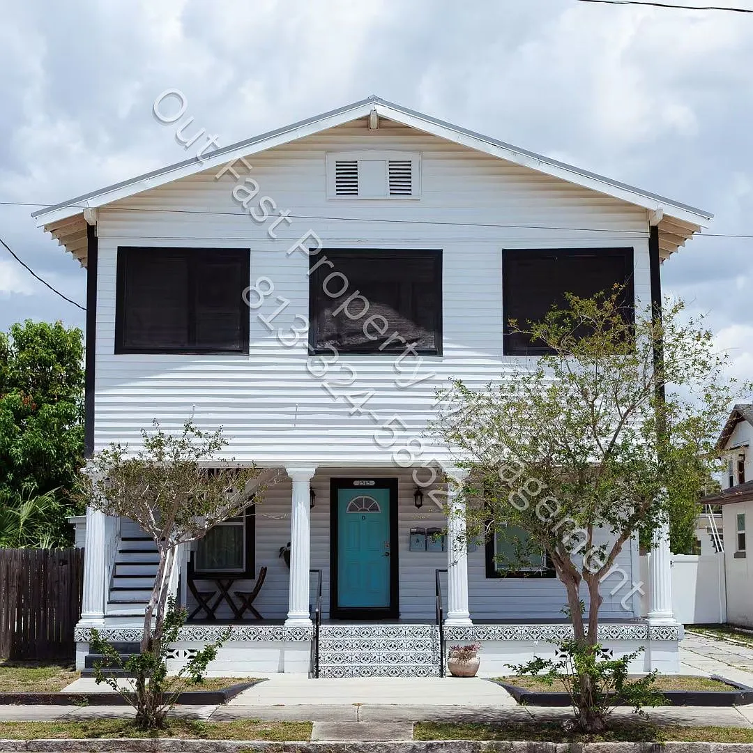 2 bed, 1.0 bath, 725 sqft, $1,700 — Photo 1