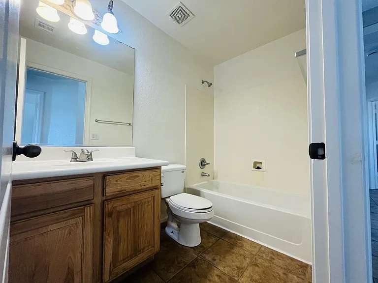 8202 S 47th Ave — Photo 25