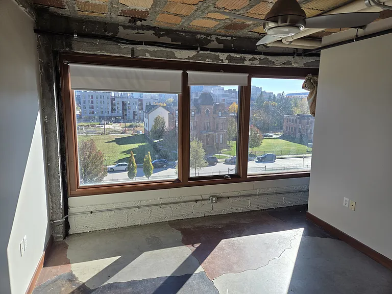 2915 John R St #405 — Photo 14