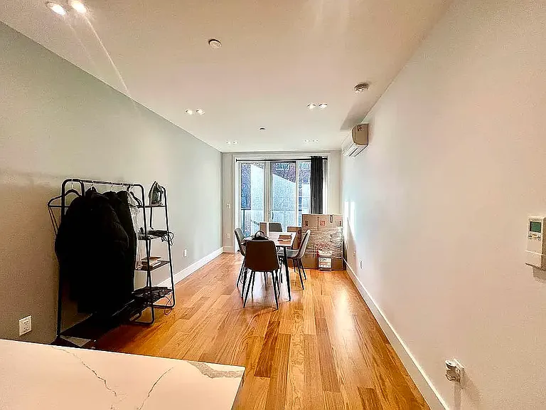 731 E 32nd St #4 — Photo 4